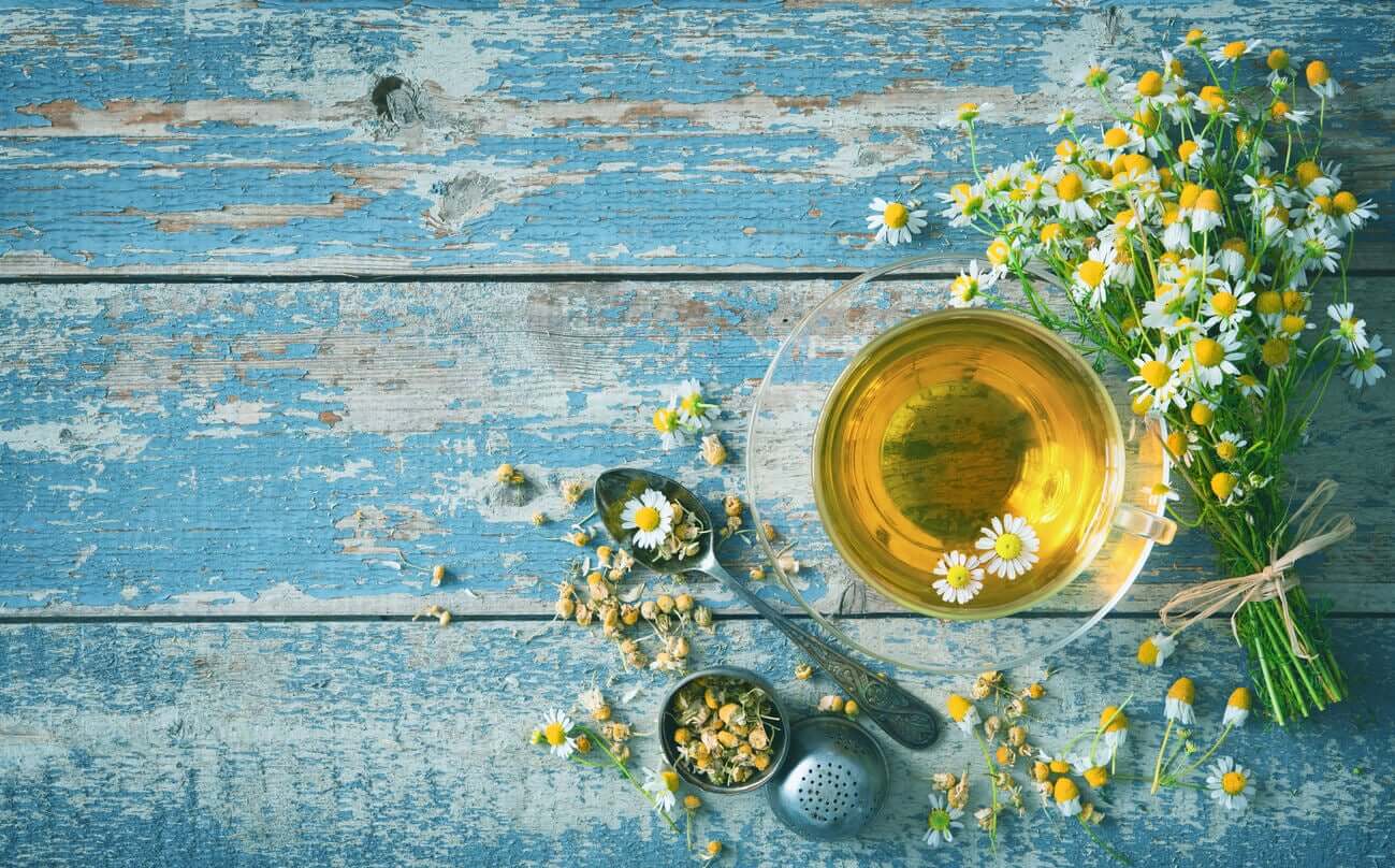 Chamomile flowers and chamomile tea.
