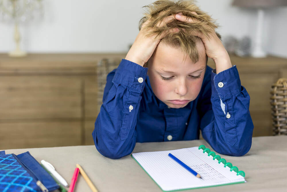 Hoe beïnvloeden overmatige buitenschoolse activiteiten je kinderen