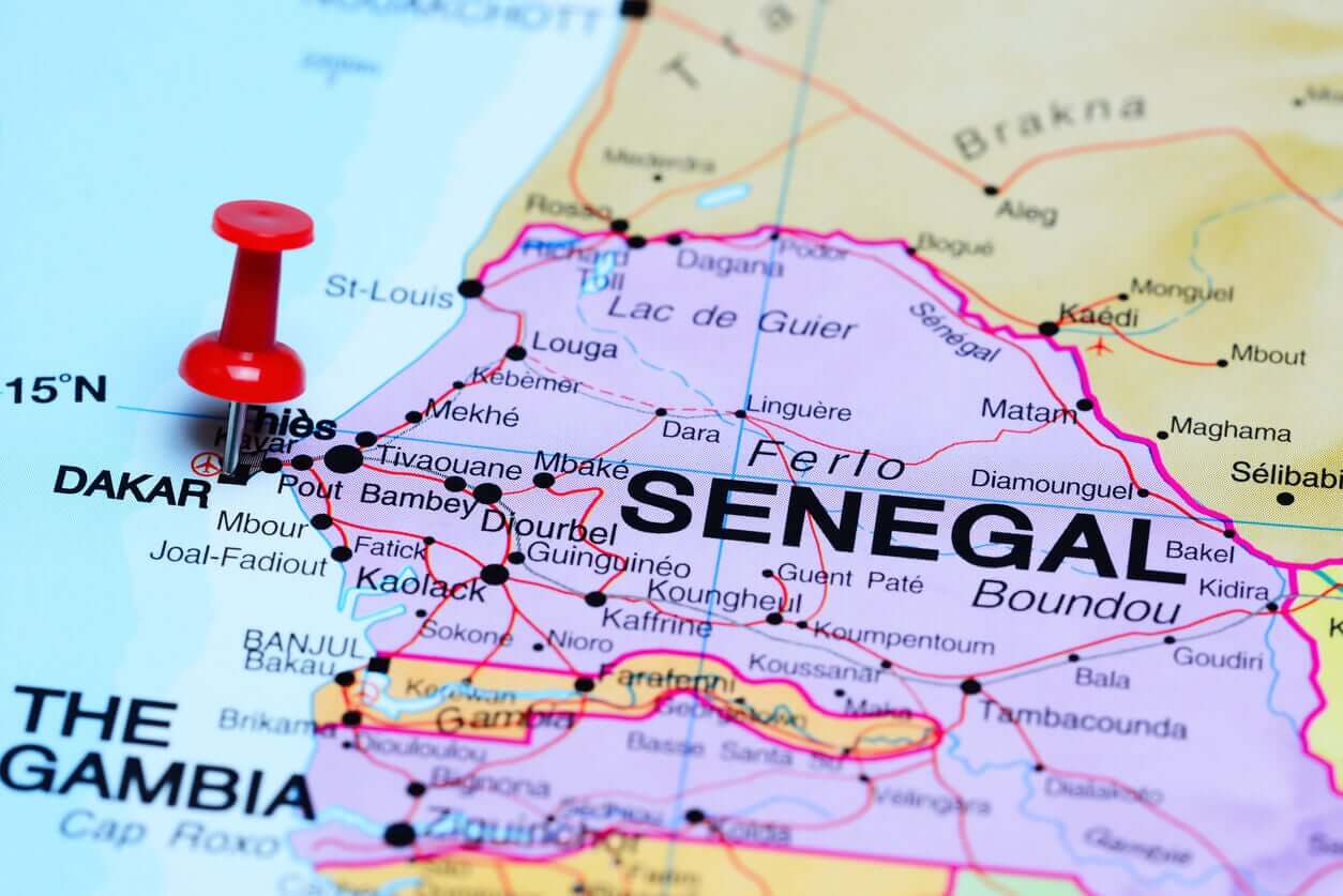 A map of Senegal with a pin in the capital city of Dakar.