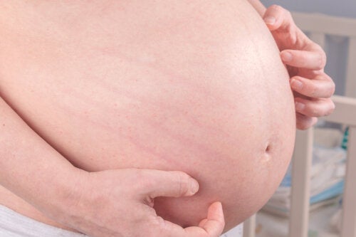 Itching When You're Pregnant: 10 Home Remedies