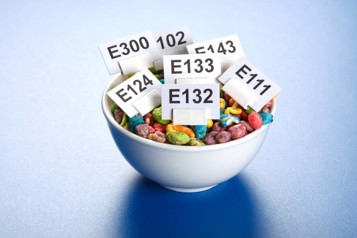 Children's cereal with artifical colors.