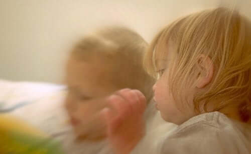 Barn som er for våkne til å sovne.