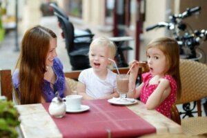 How to Keep a Toddler Entertained in a Restaurant
