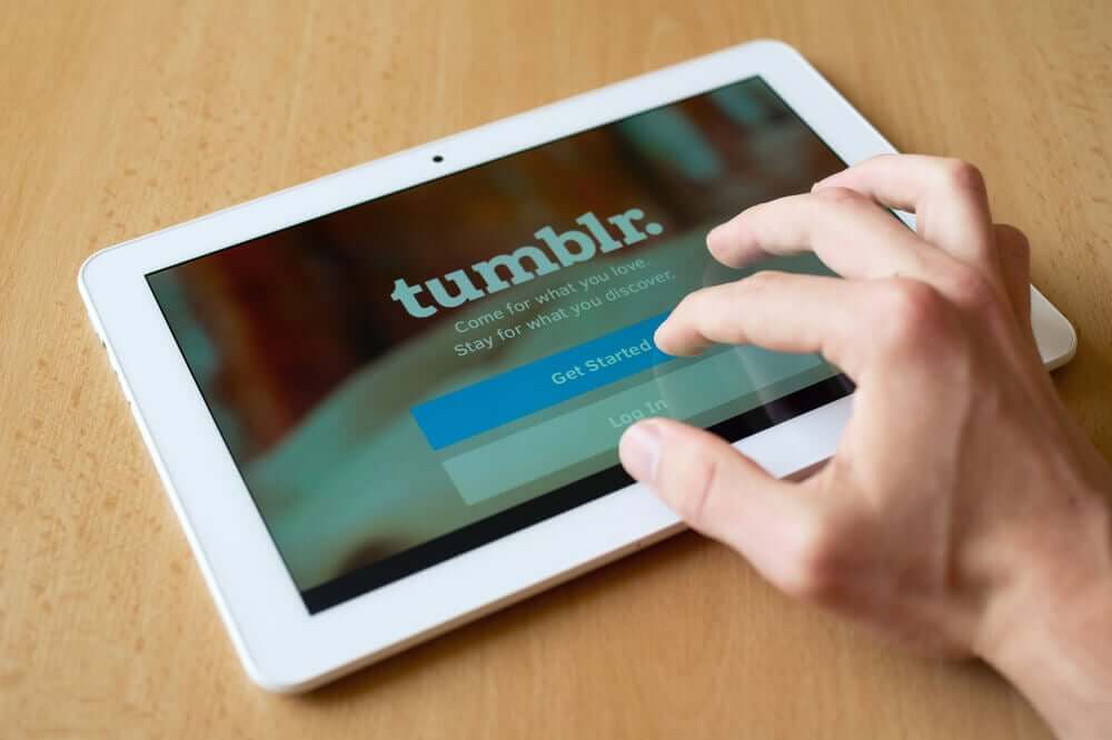 A teenager opening tumblr on their tablet.
