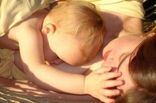 9 Benefits of Breastfeeding for Moms