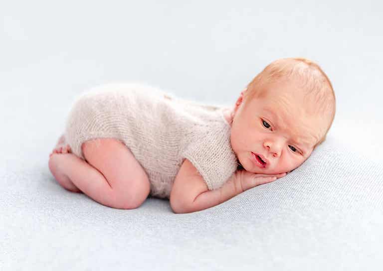 Een pasgeboren baby