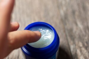 Vicks VapoRub®: Pediatricians Don't Recommend It for Children