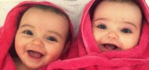 10 Advantages of Being Parents of Twins