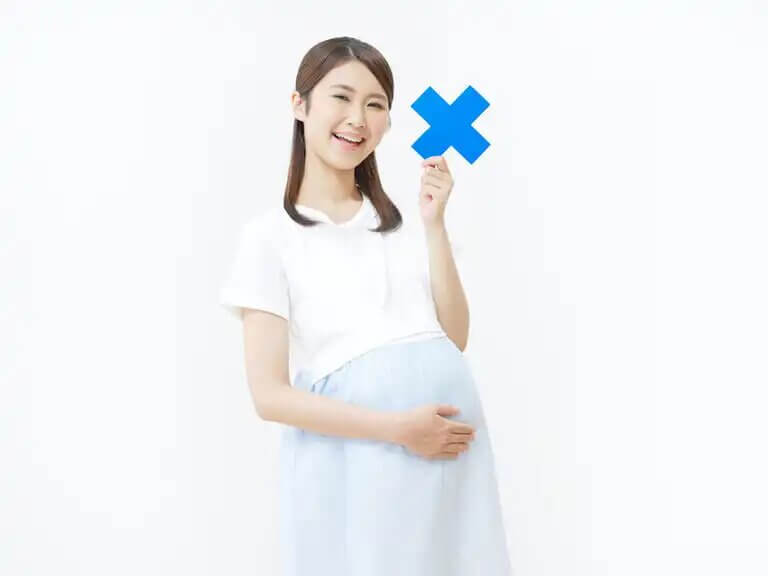 Een vrouw is in verwachting van een jongen