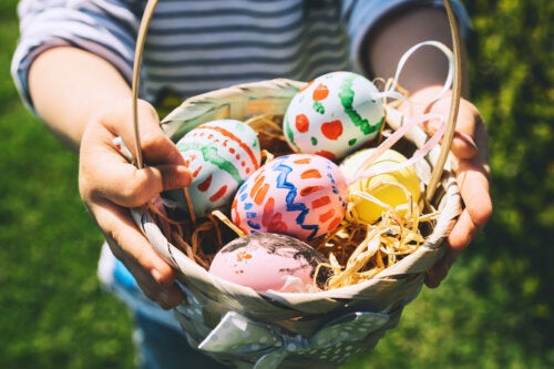 4 Ideas to Decorate Easter Eggs with Children