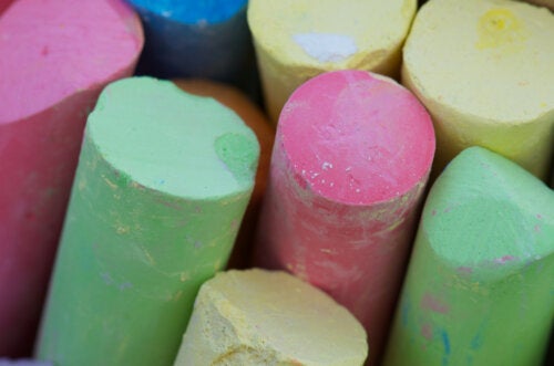 How to Make Colored Chalk