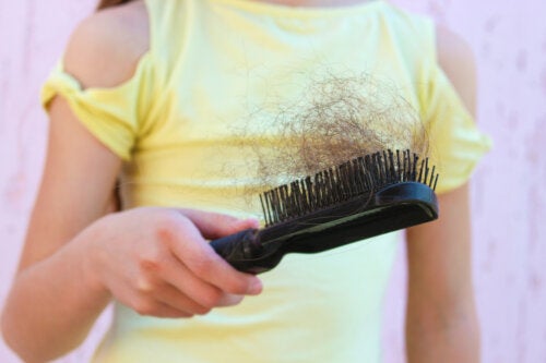 Hair Loss in Adolescence: Symptoms, Causes, and Treatment