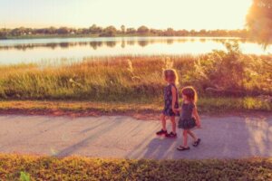 The 5 Benefits of Walking for Children