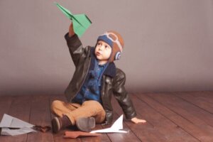 How to Make Paper Airplanes With Children?