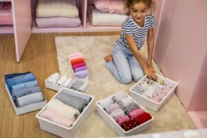How to Teach Children to Organize Their Closet
