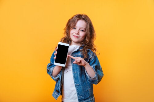 How to Know if Your Child is Ready for a Cell Phone