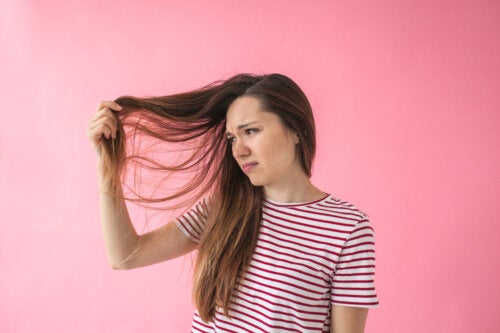 Oily Hair During Pregnancy: Why and What to Do?
