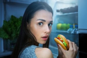 Emotional Hunger in Adolescents: How to Identify It and What to Do?