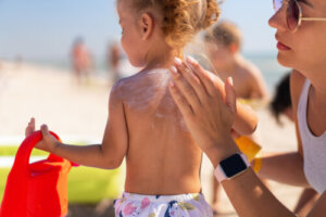 Chemical or Mineral Sunscreens: Which Are Better for Children?