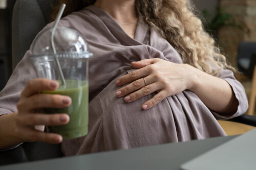 Non-Alcoholic Cocktails During Pregnancy: What You Should Know