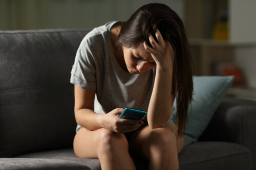 Protect Teenagers from the Risks of Social Networks Without Being Invasive