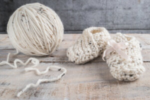 What Kind of Yarn is Best for Knitting Baby Clothes?