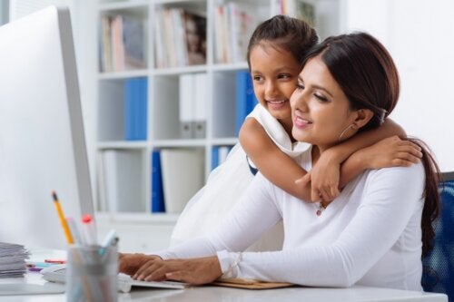 Can You Be a Good Mother Without Neglecting Your Professional Growth?