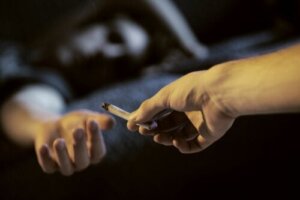 How to Help a Child Who Smokes Marijuana