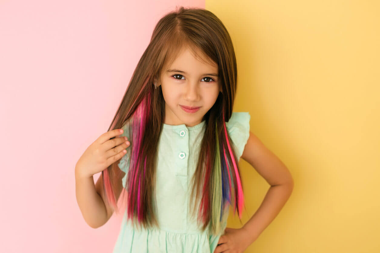 Lasten hiuksia ei suositella värjäämään kestoväreillä.