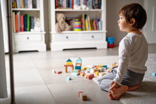 A baby playing indoors during the pandemic.