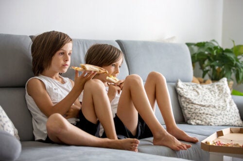 Preventing Children from Eating in Front of Screens