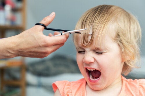 How to Help Children Who Are Afraid of Getting Their Hair Cut
