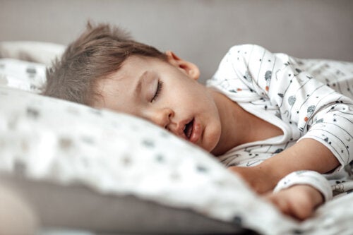 Unissapuhuminen on normaali ilmiö lapsilla.