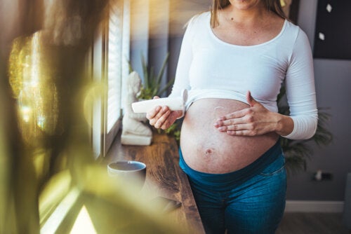Anti-Stretch Mark Routine During Pregnancy