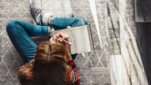 How Journaling Helps Teenagers Emotionally
