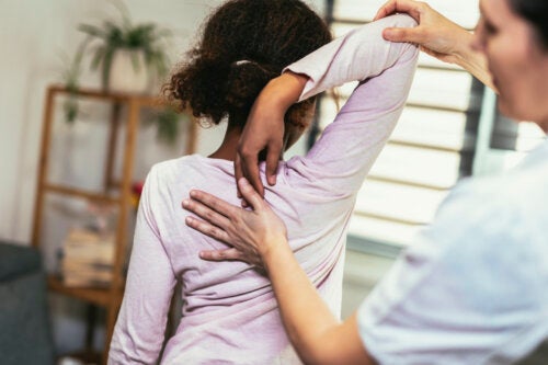 Back Pain in Children and Adolescents: Symptoms, Causes, and Treatment