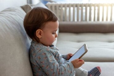 At What Age Can Children Start Using Screens?